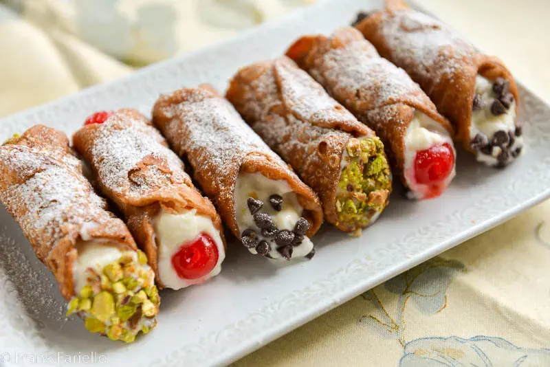 Cannolo Siciliano artigianale - Bar Girlando pasticceria Avola